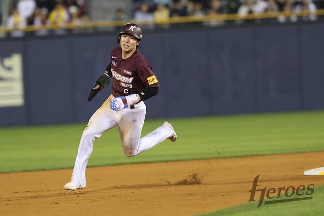 ▲ 키움은 김혜성의 포스팅 금액으로 기본적으로 220만 달러를 받을 것으로 보이며, 3+2년 계약이 모두 이행된다면 최종적으로 385만 달러를 받을 수 있다. ⓒ키움히어로즈