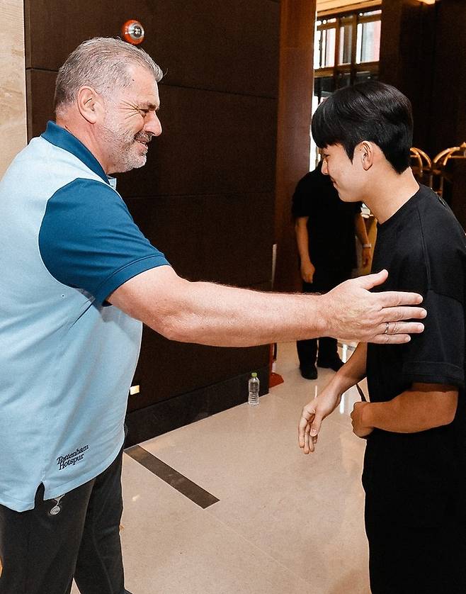 토트넘 포스테코글루 감독과 만난 양민혁