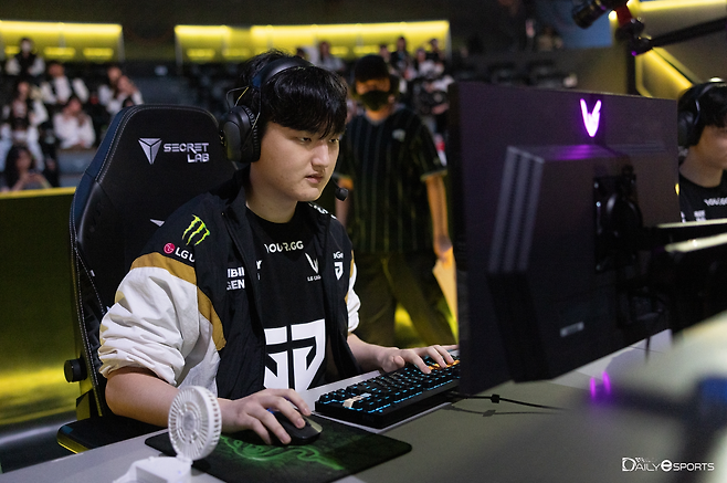 '페이즈' 김수환의 징동에서 다시 한번 '룰러' 박재혁의 공백을 메꾼다.