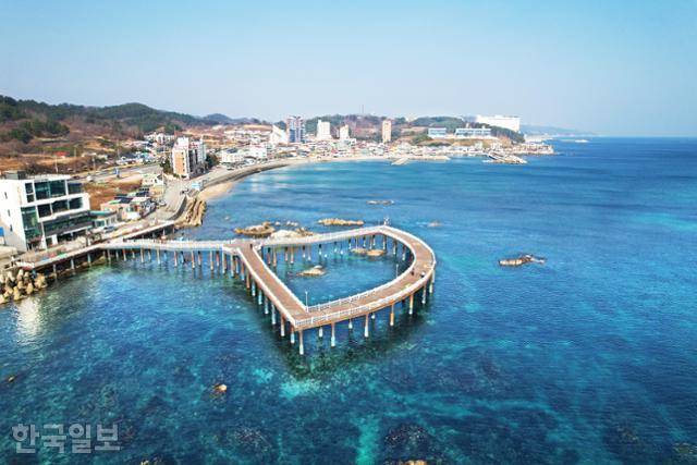 삼사해상산책로 바다는 세상의 모든 푸른색을 버무린 듯 찬란하다.