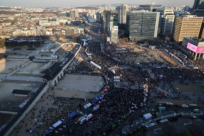11일 서울 광화문 동십자각 앞에서 윤석열 즉각퇴진 사회대개혁 비상행동, 6차 시민대행진이 열리고 있다. (사진=연합뉴스)