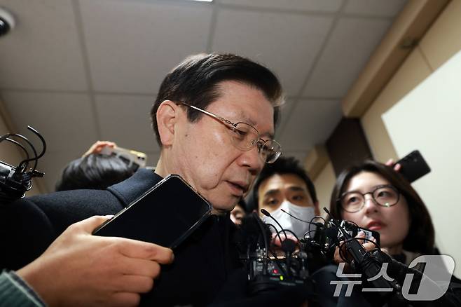 윤석열 대통령에 대한 체포영장 집행을 방해한 혐의(특수공무집행방해)로 입건된 박종준 대통령 경호처장이 10일 오전 서울 서대문구 국가수사본부로 출석하고 있다. (공동취재) 2025.1.10/뉴스1 ⓒ News1 이승배 기자