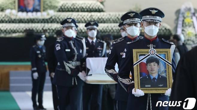 2022년 1월 공군 제10전투비행단 소속 F-5E 전투기 추락 사고로 순직한 고(故) 심정민 소령의 영결식. /사진=뉴스1