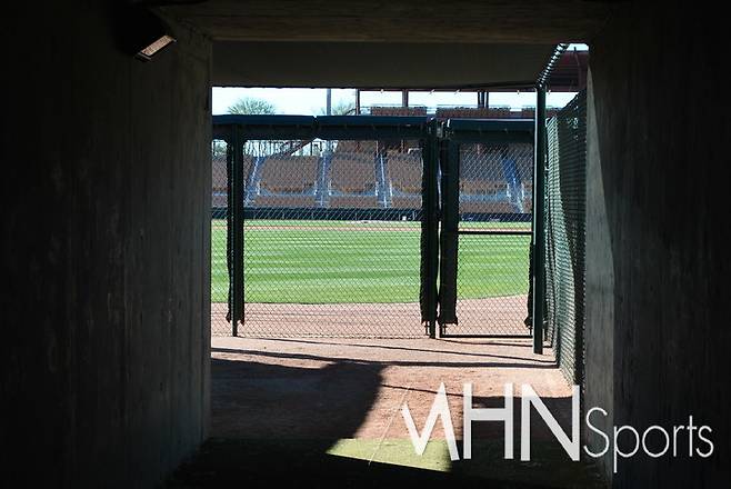 (스프링캠프 주경기장으로 이동할 수 있는 통로)