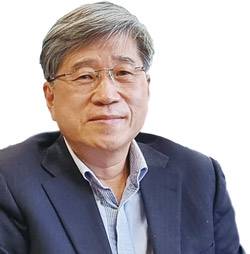 김경원 세종대 석좌교수 - 전 삼성증권 리서치센터장, 전 삼성경제연구소 전무, 전 CJ그룹 전략총괄기획 부사장, 전 대성합동지주 사장, 전 세종대 부총장 및 경영경제대 학장