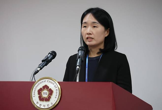 천재현 헌법재판소 공보관이 13일 서울 종로구 헌법재판소 별관에서 브리핑하고 있다. 연합뉴스