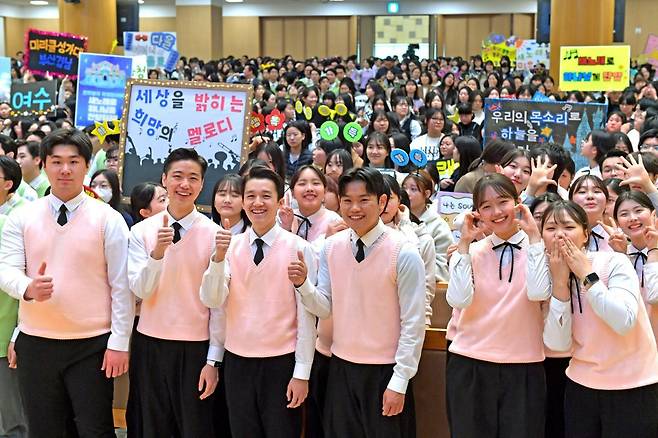 ‘학생 새노래 페스티벌’은 학생들이 음악으로 소통하고 화합하는 축제다. 합창단원들은 물론 참석자들 모두 신나게 행사를 즐겼다.