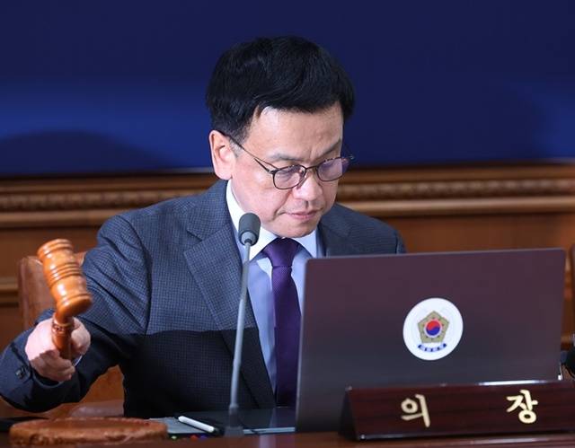 최상목 대통령 권한대행 부총리 겸 기획재정부 장관이 14일 정부서울청사에서 국무회의를 하고 있다. 연합뉴스