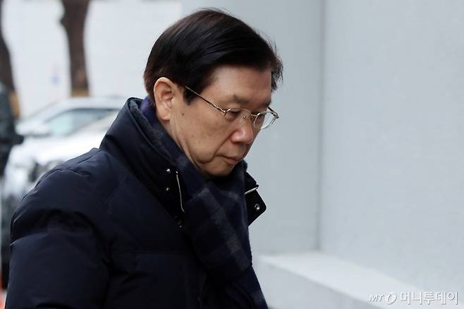 (서울=뉴스1) 황기선 기자 = 윤석열 대통령 체포 저지를 주도한 박종준 전 대통령 경호처장이 13일 오전 서울 서대문구 경찰청 국가수사본부에서 조사를 받기 위해 출석하고 있다. 2025.1.13/뉴스1 Copyright (C) 뉴스1. All rights reserved. 무단 전재 및 재배포, AI학습 이용 금지. /사진=(서울=뉴스1) 황기선 기자