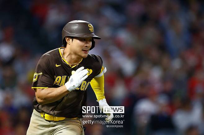 ▲ FA 시장의 남은 유격수 최대어인 김하성은 어깨 수술 여파로 계약이 늦어지고 있음에도 불구하고 중앙 내야수가 필요한 팀들과 끊임없이 연계되고 있다