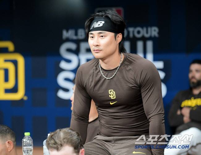 미국프로야구(MLB) 월드투어 서울시리즈가 열리는 서울 고척스카이돔. 16일 오후 샌디에이고 김하성이 더그아웃에 앉아 있다. 고척=정재근 기자 cjg@sportschosun.com/2024.3.16/