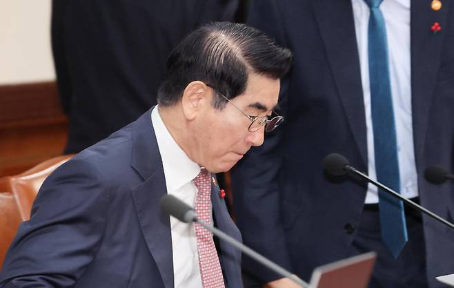 김용현 국방부 장관이 지난 3일 서울 종로구 정부서울청사에서 열린 국무회의에 참석한 모습. 2024.12.4/뉴스1