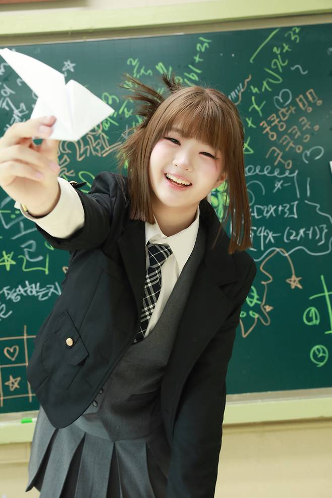 지난해 ‘마라탕후루’ 챌린지 열풍을 일으키고 이달 7일 신곡 ‘어른들은 몰라요’를 발표한 13살 유튜브 스타 서이브. 사진제공=팡스타