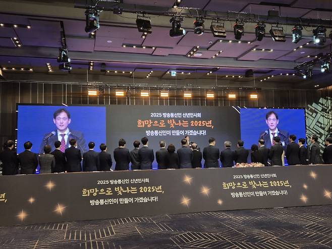 김태규 방송통신위원장 직무대행이 22일 코엑스에서 열린 방송통신인 신년인사회에서 인사말을 하고 있다.(사진=임유경 기자)