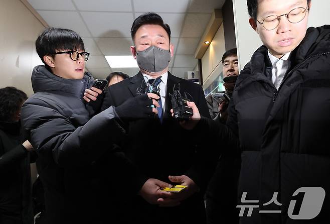 윤석열 대통령 체포영장 집행 방해 관련 특수공무집행방해 혐의를 받는 이광우 대통령경호처 본부장이 18일 오전 서울 서대문구 국가수사본부로 조사를 받기위해 출석하고 있다. 2025.1.18/뉴스1 ⓒ News1 박세연 기자