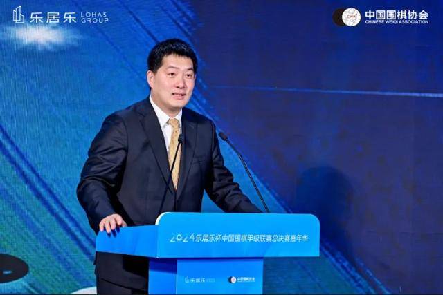 지난 16일 중국 하이난성에서 열렸던 ‘2024 중국갑조리그’ 폐막식에 참석한 창하오(49) 중국바둑협회 주석(회장)은 “최근 2년 연속 18세 미만의 기사가 50% 이상의 승률을 달성하지 못하면서 수상자를 찾지 못한 갑조리그 신인상에 주목해야 된다”라며 “쑤보얼항저우팀의 이번 2024시즌 우승엔 15전 전승을 기록한 한국의 신진서 9단의 역할이 결정적이었는데, 중국 바둑계 입장에서 보면 자랑스러워할 만한 게 아니다”라고 꼬집었다. 중국위기(圍棋)협회 제공