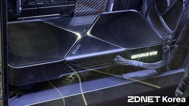 엔비디아 지포스 RTX 5090 파운더스 에디션 그래픽카드. (사진=지디넷코리아)