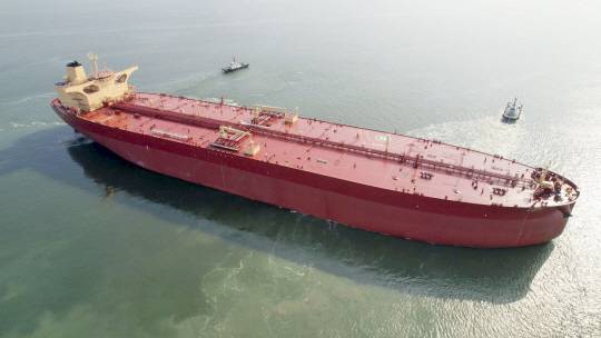 초대형 유조선 씨브레이브호 SK해운의 31만 8000t급 초대형 유조선 씨브레이브(C.BRAVE)호가 인공지능(AI) 기반 최적 항로 솔루션인 ‘오션와이즈’를 장착하고 최적 항로 운항 실증에 나선 모습. HD현대 제공.