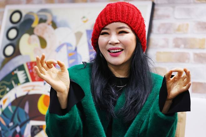 재즈 보컬리스트 웅산 (서울=연합뉴스) 진연수 기자 = 재즈 보컬리스트 웅산이 17일 서울 종로구 연합뉴스 사옥에서 인터뷰를 진행하고 있다. 2025.1.25
jin90@yna.co.kr