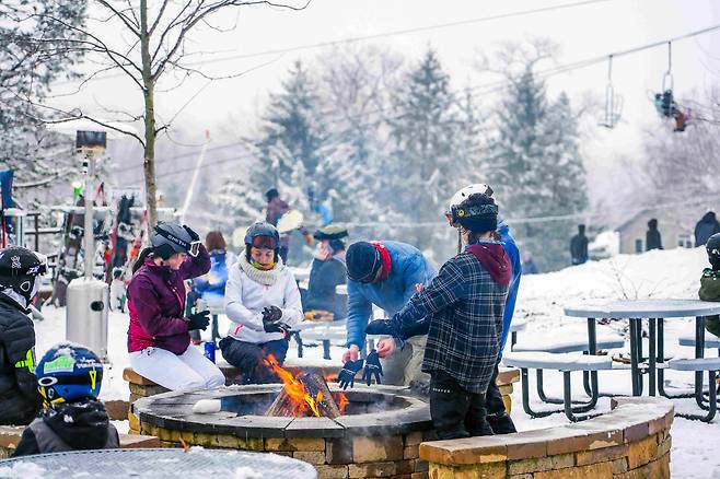 펜실베니아주 스키장에서의 노변정담