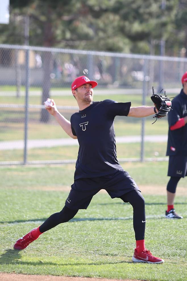 KIA 타이거즈 제임스 네일이 미국 어바인 스프링캠프에서 첫 불펜피칭에 나섰다. 사진제공=KIA 타이거즈