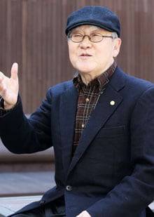 윤대성 극작가./조선일보DB