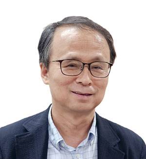 김용석 가천대 반도체대학 석좌교수-현 가천대 반도체교육원장, 현 반도체공학회 고문, 전 성균관대 전자전기공학부 교수, 전 삼성전자 상무