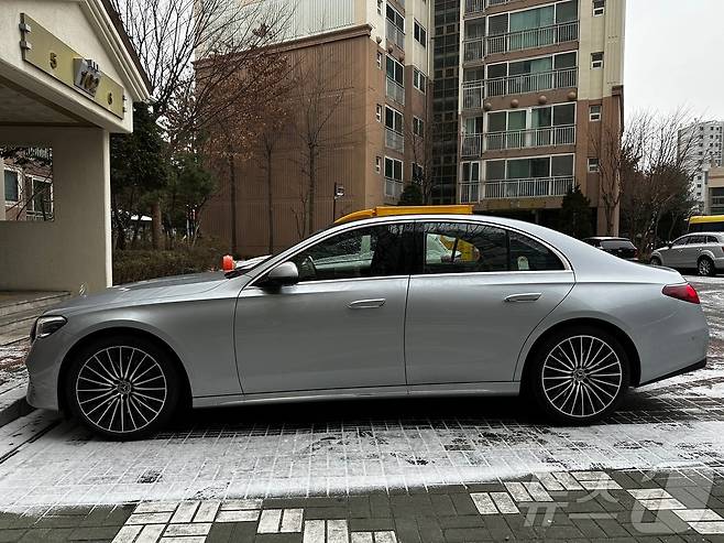 메르세데스-벤츠 E 450 4매틱 익스클루시브 측면.ⓒ 뉴스1 이동희 기자