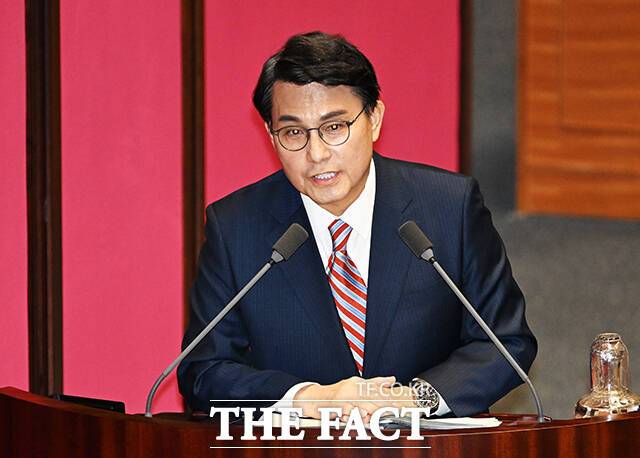 윤상현 국민의힘 의원이 SNS를 통해 MBC 기상캐스터 오요안나씨의 사망과 관련해 고용노동부가 직권으로 직장 내 괴롭힘 여부를 조사해야 한다고 밝혔다. /더팩트 DB