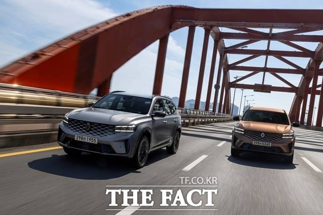 르노코리아가 2월에 자사 SUV 모델 구매 시 특별한 할인 혜택을 제공한다고 3일 밝혔다. 그랑 콜레오스 주행 모습. /르노코리아