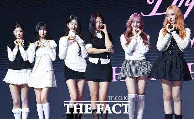 그룹 아이브의 레이와 가을, 장원영, 안유진, 이서, 리즈(왼쪽부터)가 3일 오후 서울 영등포구 콘래드호텔에서 열린 세 번째 EP 앨범 '아이브 엠파시(IVE EMPATHY)' 발매 기념 기자간담회에 참석해 포즈를 취하고 있다. /서예원 기자