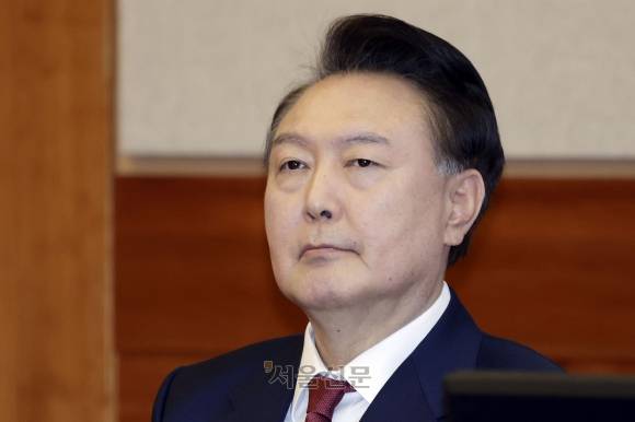 윤석열 탄핵심판 5차 변론기일 - 윤석열 대통령이 4일 서울 종로구 헌법재판소에서 열린 탄핵심판 5차 변론기일에 출석해 있다. 2025.2.4 사진공동취재단