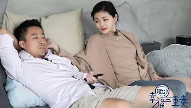 왕샤오페이(왼쪽), 쉬시위안이 '행복 트리오'에 출연했던 모습. (야후타이완 갈무리)