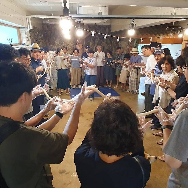 2024년 7월27일 열린 경남 남해 은모래마을책방 개업식. 김소민 제공