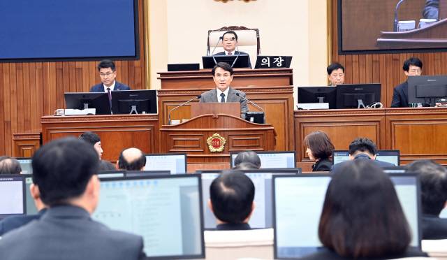 ▲ 4일 도의회 본회의장에서 열린 강원특별자치도의회(의장 김시성) 임시회 개회에서 김진태 도지사가 신년연설을 하고 있다. 서영