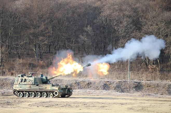 K9 자주포가 포탄을 발사하는 모습. / 육군 제공