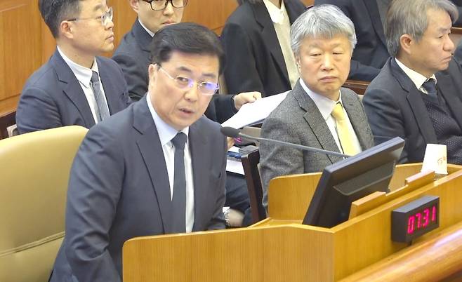 홍장원 전 국가정보원 제1차장이 4일 서울 종로구 헌법재판소에서 열린 윤석열 대통령 탄핵심판 변론에 증인으로 출석해 발언하고 있는 모습. /뉴스1