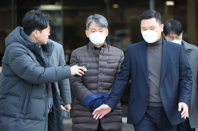 12·3 비상계엄 사태 관련 내란 혐의를 받는 조지호 경찰청장이 지난해 12월 13일 오후 서울중앙지법에서 열린 구속 전 피의자 심문(영장실질심사)을 마친 뒤 청사을 나서고 있다. 연합뉴스
