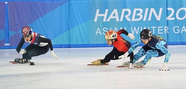 박지원과 경합을 벌이고 있는 린샤오쥔. 사진=연합뉴스