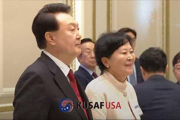 애니 챈 한국보수주의연합(KCPAC) 회장이 2023년 8월 제21기 민주평화통일자문위원회 간부위원과 통일대화에서 윤석열 대통령과 기념촬영을 하고 있는 모습. 한미동맹USA재단