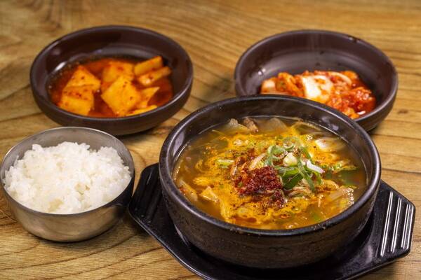 북평민속시장 국밥집에서 가장 유명한 메뉴는 '소머리국밥'이다 / 한국관광공사