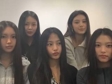 지난 7일 NJZ(뉴진스)의 첫 SNS 라이브 방송 캡처. 멤버 하니를 포함, 전원이 참석해 독자 활동 계획을 밝히고 있다. /NJZ 공식 인스타그램 캡처