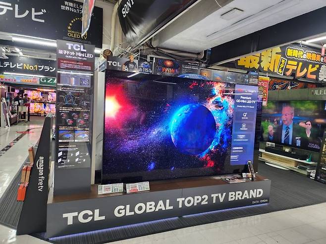 도쿄 긴자에 위치한 빅카메라(BicCamera) 유라쿠초점 2층 TV 매장에 TCL 제품이 진열돼있다.ⓒ임채현 기자