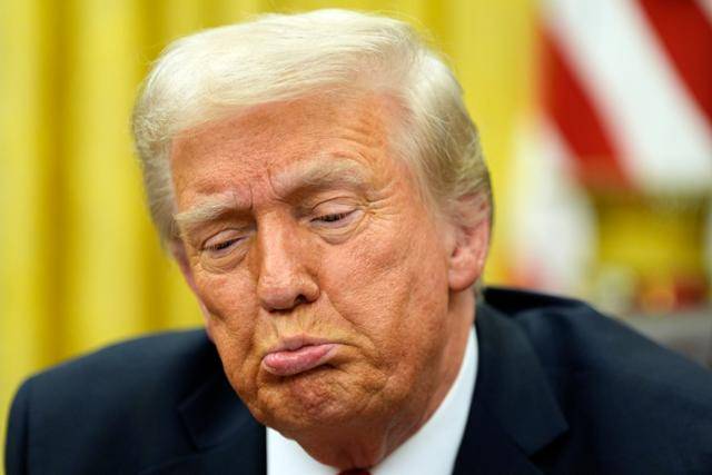 도널드 트럼프 미국 대통령이 10일 워싱턴 백악관에서 기자회견을 열고 있다. 워싱턴=AFP 연합뉴스