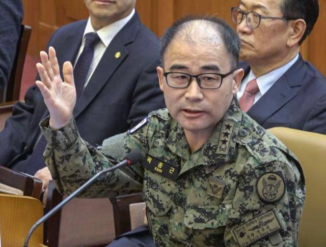 곽종근 전 육군특수전사령관이 6일 서울 종로구 헌법재판소에서 열린 윤석열 대통령 탄핵 심판 6차 변론에 증인으로 출석해 청구인인 국회 측 대리인들의 질문에 답하고 있다. 연합뉴스