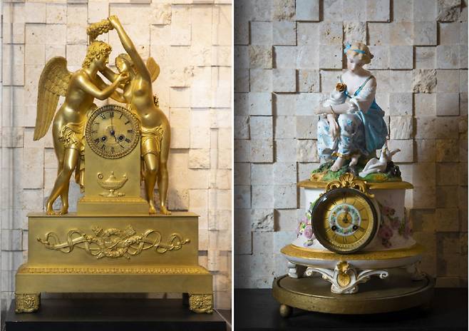 에로스와 프시케를 형상화한 탁상시계(왼쪽). 1850년대 도자기로 만든 프랑스 시계.