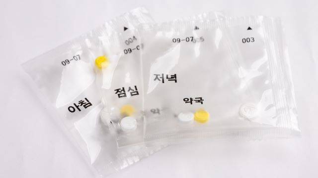 영양제는 함께 섭취하는 식품이나 의약품에 따라 섭취 효과가 달라질 수 있다|출처: 클립아트코리아