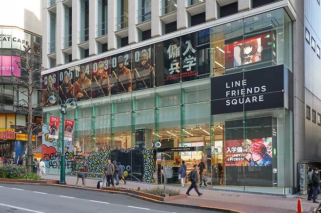 12일 일본 도쿄 라인프렌즈스퀘어 시부야에서 '입학용병 팝업스토어'가 열리고 있다. / 사진=네이버웹툰 제공