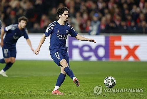 PSG가 12일(한국시간) 프랑스 갱강에 있는 스타드 드 루두루에서 열린 브레스트와의 2024-2025시즌 UEFA 챔피언스리그 16강 플레이오프 1차전에서 3-0 대승을 거두며 토너먼트 진출에 한발 다가섰다. 연합뉴스