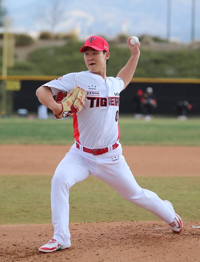 KIA 곽도규가 미국 어바인 스프링캠프에서 불펜피칭을 진행하고 있다. 사진 | KIA 타이거즈